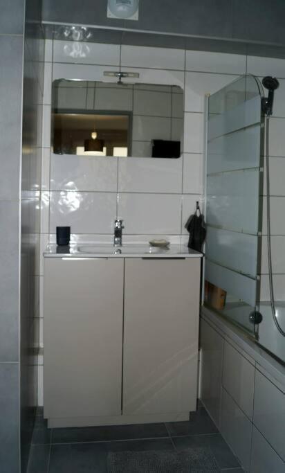 Apartment 2 Pieces Proche Du Centre-ville. *